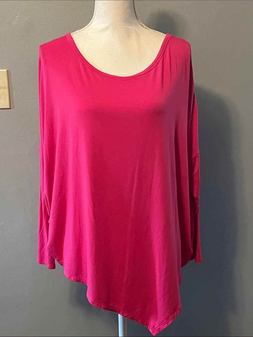 GAIAM Hot Pink Oversized Asymmetrical Hem Long Sleeve Top